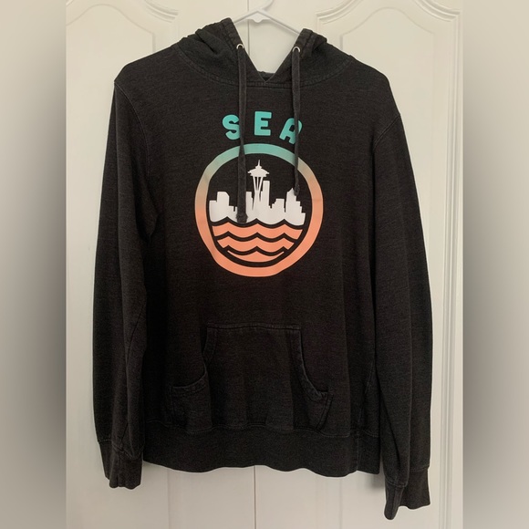 Seattle Skyline Sweatshirt - Picture 1 of 1